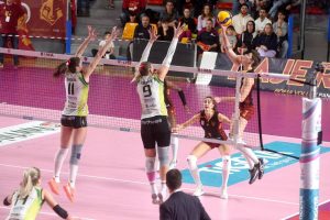 Roma Volley Club, ennesima “remuntada” a metà: Vallefoglia la spunta al tie-break