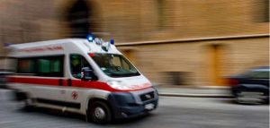 Incidente a Genzano, investita da un'auto: è grave
