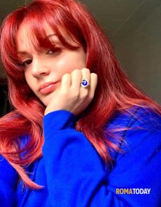 Anita, la ragazza che ha salvato una donna dall'ex compagno: "Minacciava di sfregiarla con l'acido"