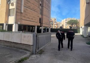 Arrestato tre volte in un anno continua a spacciare droga ai domiciliari