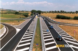 Autostrada A1 Milano-Napoli, chiusura sulla diramazione Roma nord. Info e percorsi alternativi