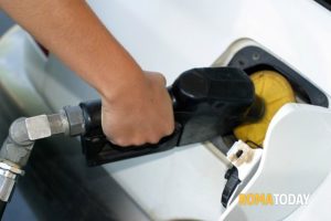 Raffineria clandestina di carburante, sequestrati 230mila litri di gasolio di contrabbando