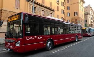 Bus, tram e metro gratis per gli anziani anche per il 2024