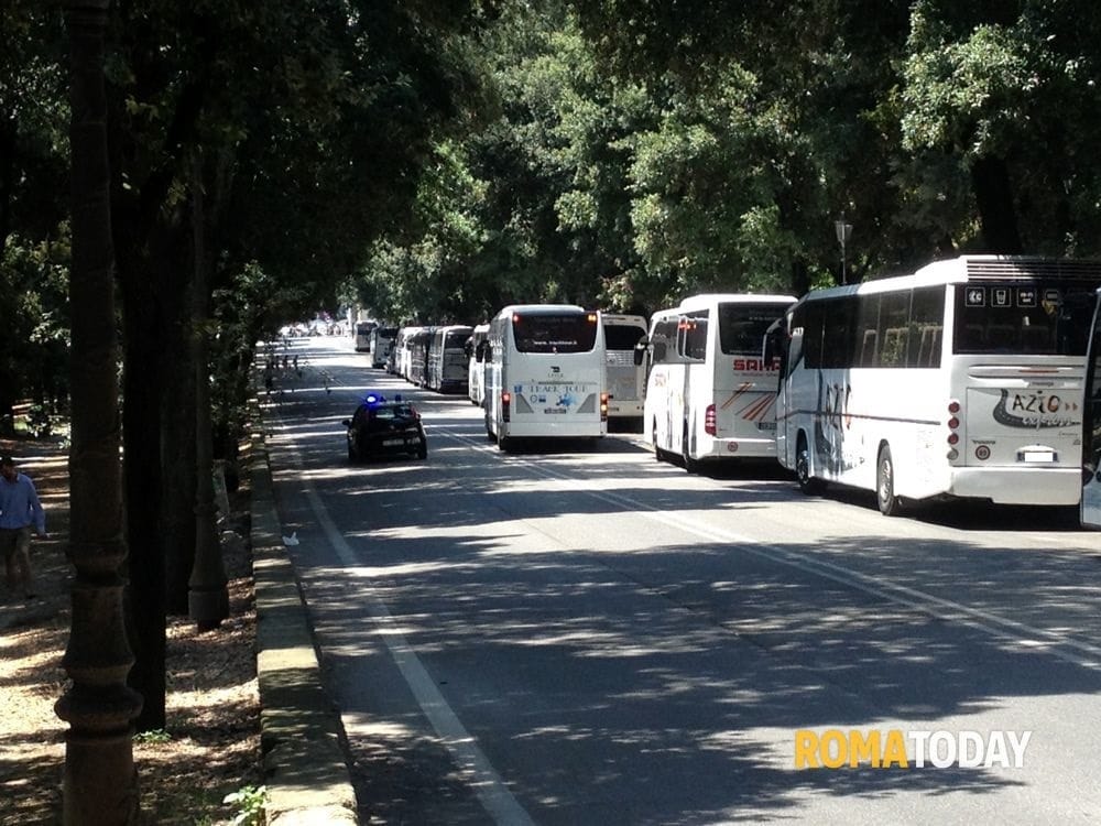 Stop ai bus turistici nell’anello ferroviario: il municipio chiede l’intervento del Campidoglio