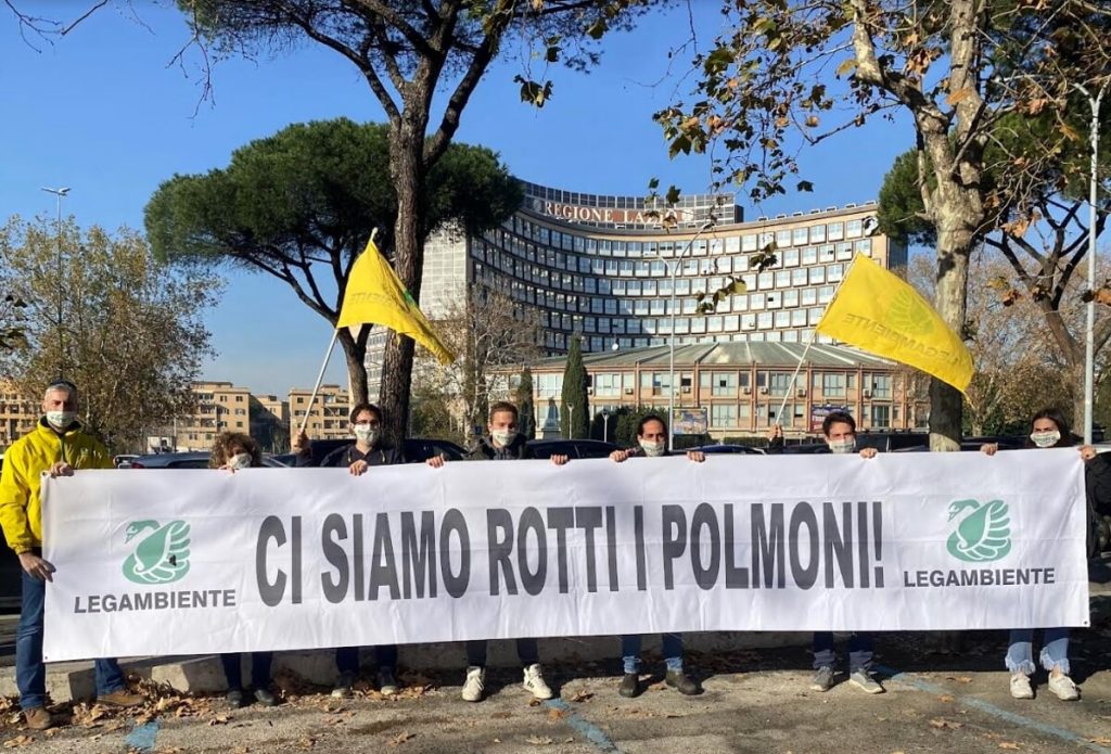 È sempre più allarme smog a Roma. Blitz in regione: "Ci siamo rotti i polmoni"