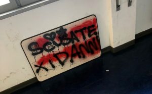 L’occupazione dura un giorno, studenti in fuga dalle finestre