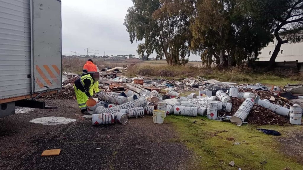 Rifiuti tossici, ingombranti e refurtiva: la maxi discarica illegale di Rocca Cencia