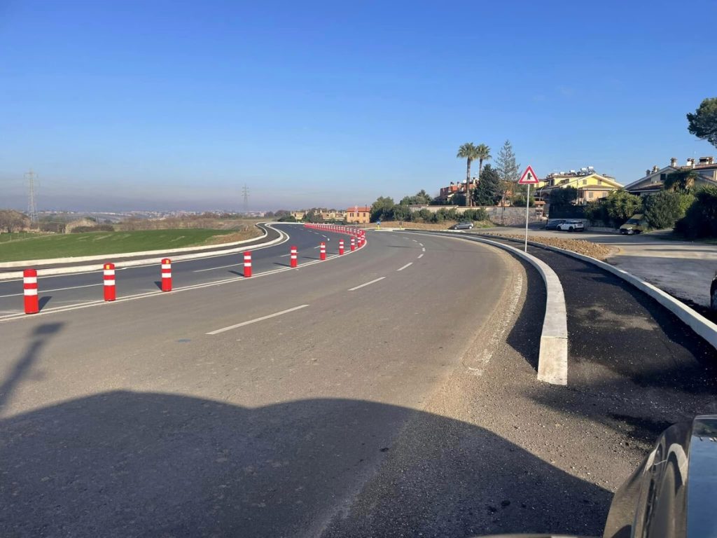 Via di Marco Simone, installati i dissuasori per fermare i pirati della strada