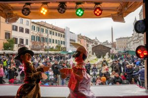 Dolci e regali: Gualtieri inaugura la Festa della Befana a piazza Navona
