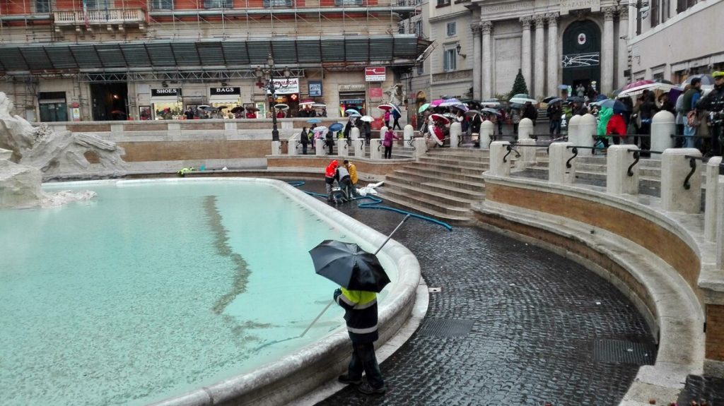 Fontana di Trevi: le monetine alla Caritas per opere di bene, rinnovato il protocollo per 3 anni