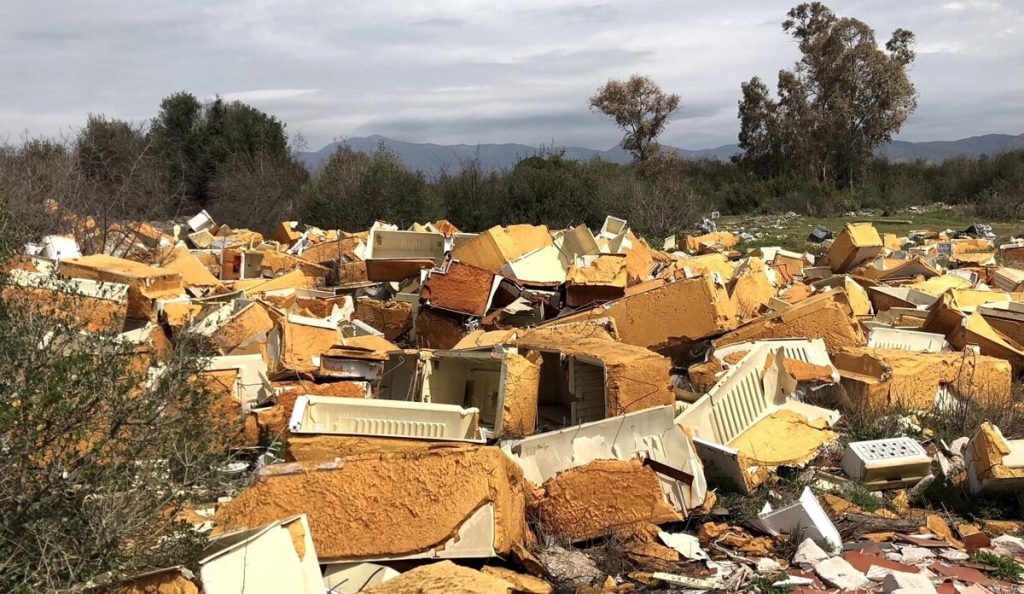 Una mega discarica in riva al fiume. L'eterno scandalo della "Frigo Valley"