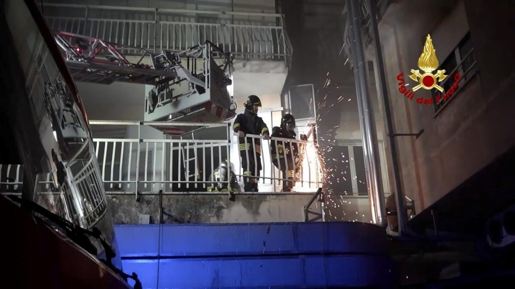Incendio all'ospedale di Tivoli, procura dispone maxi consulenza. Proclamato lutto cittadino