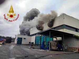 Incendio Malagrotta, il sindaco revoca ordinanza. Stop a divieti e aree a rischio