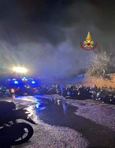 Incendio al deposito giudiziario: scooter e auto distrutti dalle fiamme