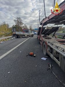 Incidente in autostrada: scontro tra furgone e bisarca, chiuso tratto della Roma-Civitavecchia