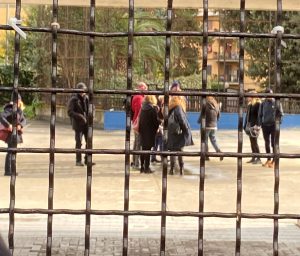 Anche i prof “occupano”. La controprotesta dei docenti al blitz degli studenti