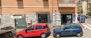 Titolare del minimarket minacciato con un coltello dal rapinatore