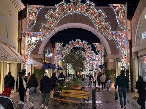 "Incanti", lo spettacolo all'outlet di Castel Romano
