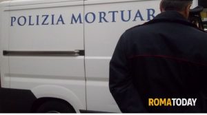 Dramma della solitudine a Natale: vicini avvertono cattivo odore, trovato cadavere di un uomo