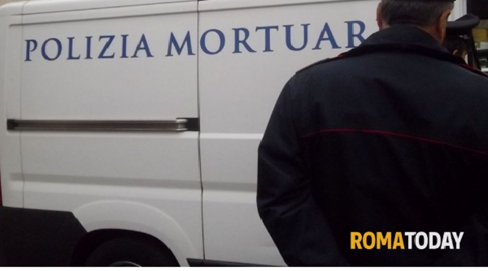 Dramma della solitudine a Natale: vicini avvertono cattivo odore, trovato cadavere di un uomo