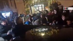 Roma, scontri a Montecitorio tra studenti e forze dell'ordine
