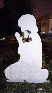 Settecamini, i vandali distruggono il presepe nella piazza del quartiere