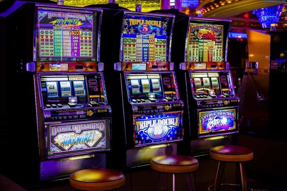 Prenestino, sospesa la licenza alla sala slot ritrovo di pregiudicati