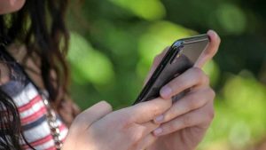 Telefonata anonima salva una donna dalle violenze del marito