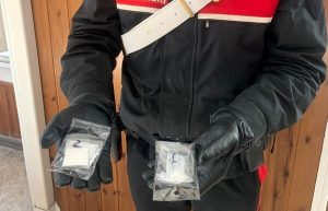 Dosi di crack e cocaina pronte per lo spaccio