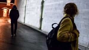 Condannato per violenza sessuale torna a perseguitare la donna che lo aveva denunciato