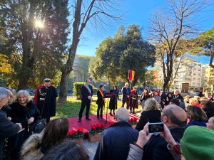 Al Parco Virgiliano svelata la targa in memoria di Tina Anselmi