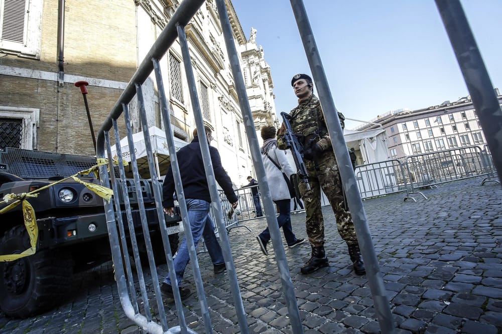 Capodanno 2024, sale l'allerta terrorismo per le feste in piazza: la circolare