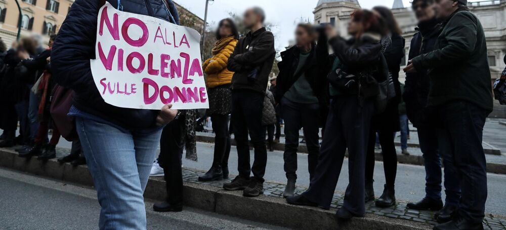 A Roma ci sono oltre 10 casi al giorno di violenza contro donne