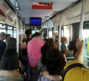 Americani con sette figli ne scordano uno sull'autobus: il racconto dell'autista Atac che ha ritrovato il bambino
