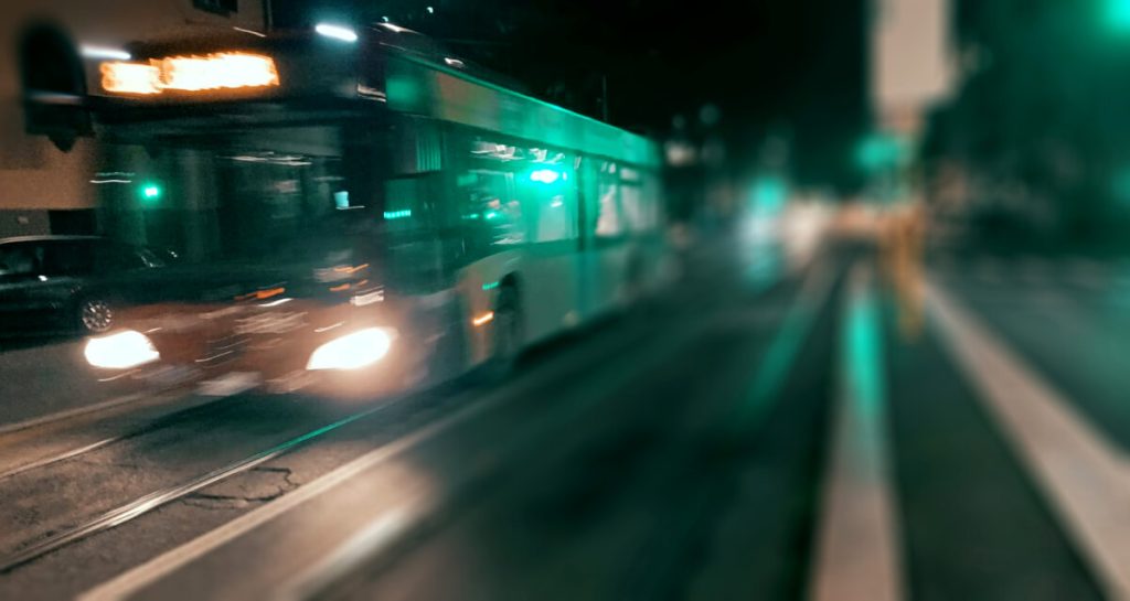 Ci sono le luminarie da smontare: cambiano percorso i bus notturni. Tutte le informazioni