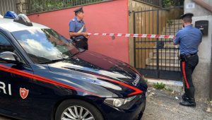 Ucciso dopo anni di maltrattamenti sulla moglie, arrestato e estradato un uomo fuggito all'estero