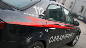 Perseguita la ex e il suo nuovo compagno: nei guai 49enne