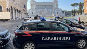 Bimbo in crisi respiratoria, Carabinieri scortano il taxi che lo trasporta fino all'ospedale