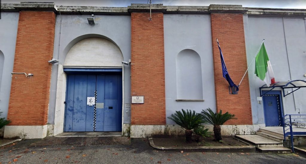 A Rebibbia è stata incendiata una cella nel carcere femminile: 5 intossicati