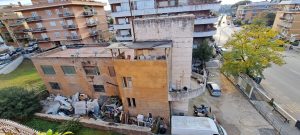 Ex casa del fascio, l’ordinanza di Gualtieri è caduta nel vuoto: restano lo squat e un deposito improvvisato
