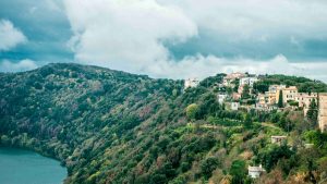 Pane, vino, fragole. I migliori prodotti gastronomici dei Castelli Romani da conoscere