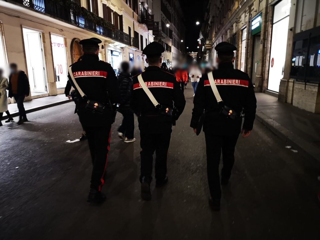 Turista derubato dello zaino in hotel mentre fa il check-in