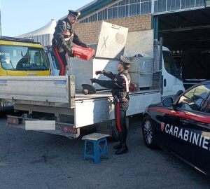 Rubano furgone della ditta edile con 20mila euro di materiale, scovati con il Gps