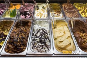 Gelaterie e rosticcerie in centro, sì a nuove aperture. "Non rinnoviamo i divieti, ma non sarà invasione: ecco perché"