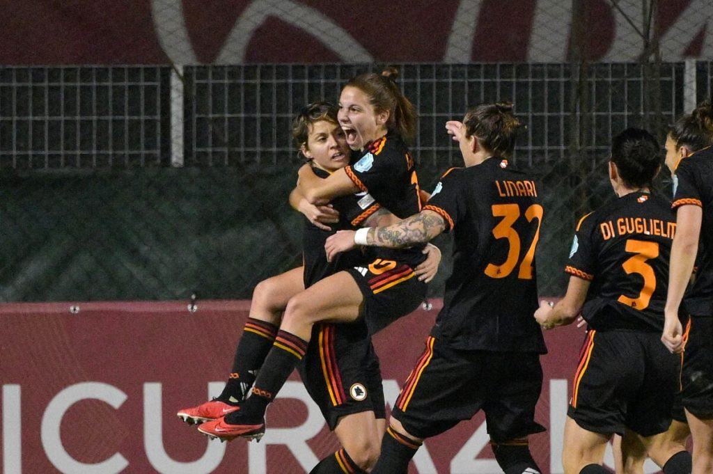 Roma Femminile-Bayern Monaco 2-2: Giacinti e compagne beffate nel recupero. Per la qualificazione sarà decisiva la partita con l'Ajax