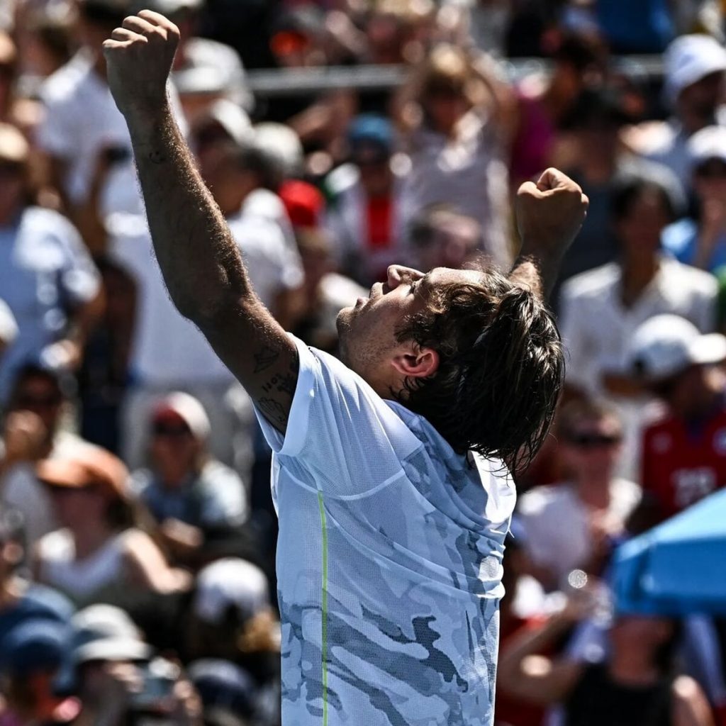 Flavio Cobolli vince all'Australian Open ed omaggia Daniele De Rossi, il sogno ottavi di finale è ad un passo