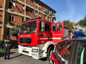 Incendio all'Alessandrino, fiamme in un appartamento: evacuato condominio