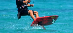 Kite surf, a Roma gli appassionati rivendicano spazio: “Vogliamo farlo in sicurezza”