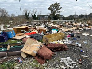 Bomba ecologica all'ombra dei Parioli. Dentro la discarica abusiva che Comune e Regione stanno ignorando