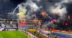 Romanista perde l'orecchio dopo lancio del petardo, trovato e arrestato tifoso della Lazio